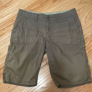 Toad & Co EMILIA shorts Khaki Women’s 10’ inseam Granola girl outdoors Size 4
